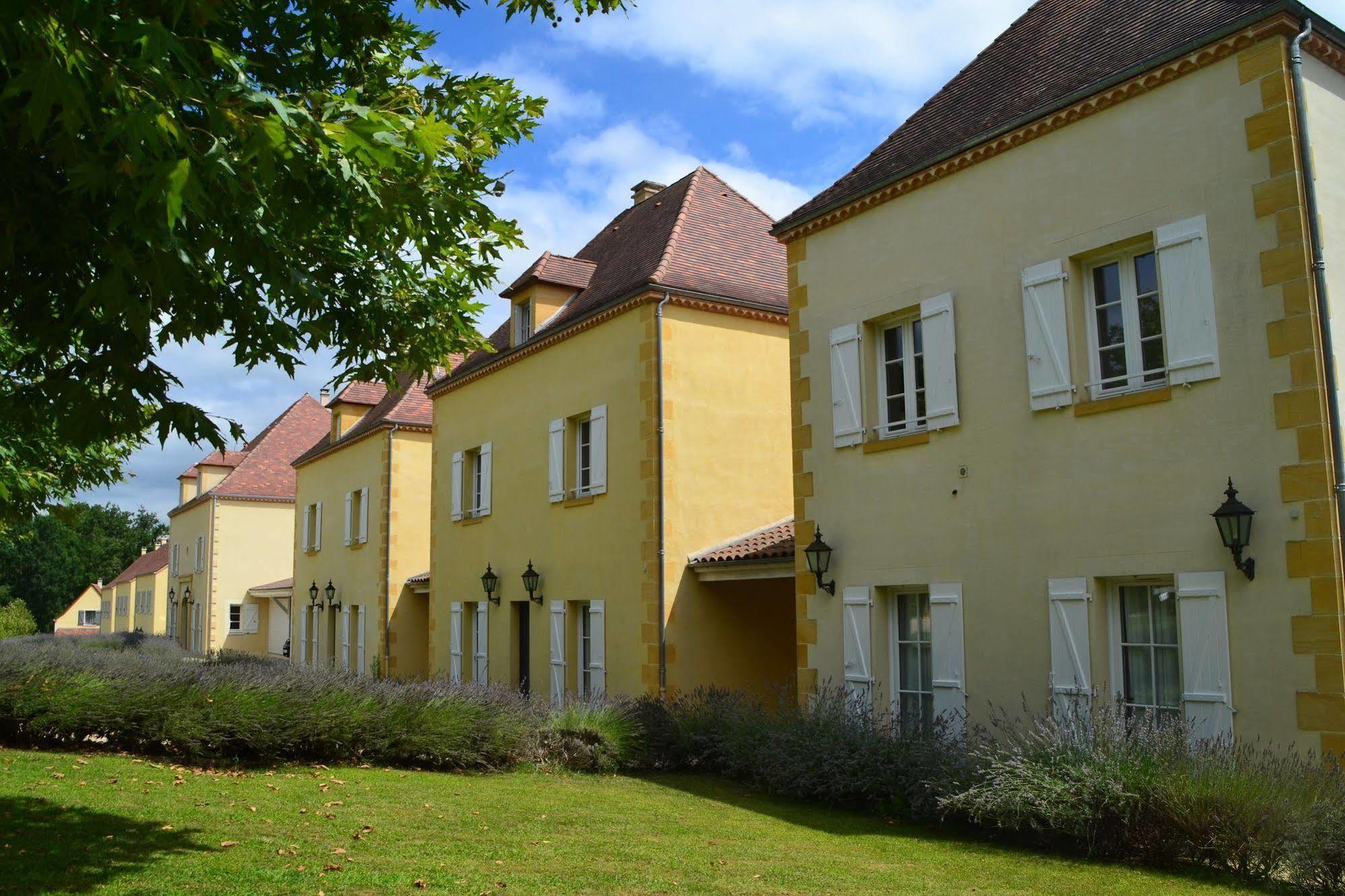Château Les Merles et ses Villas Mouleydier Exterior foto